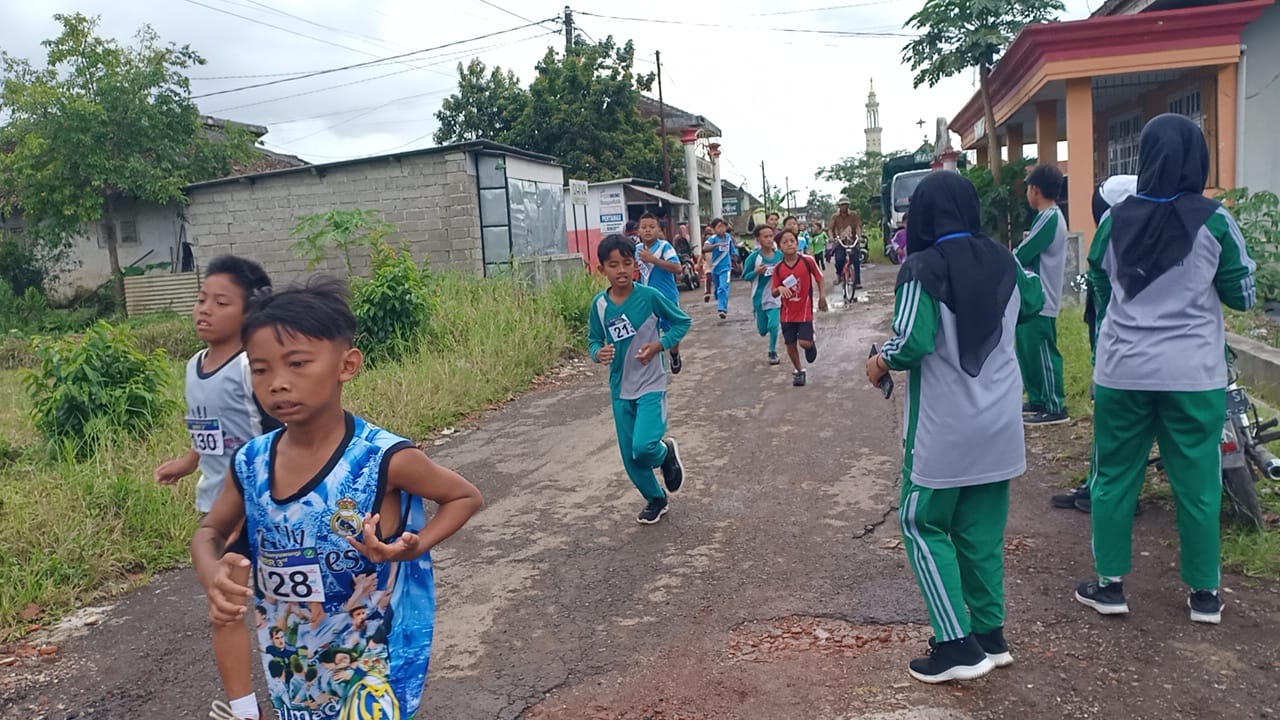 Run Race MADSEBA 3Rd Tutup Kegiatan Harlah MTsN 11 Banyuwangi