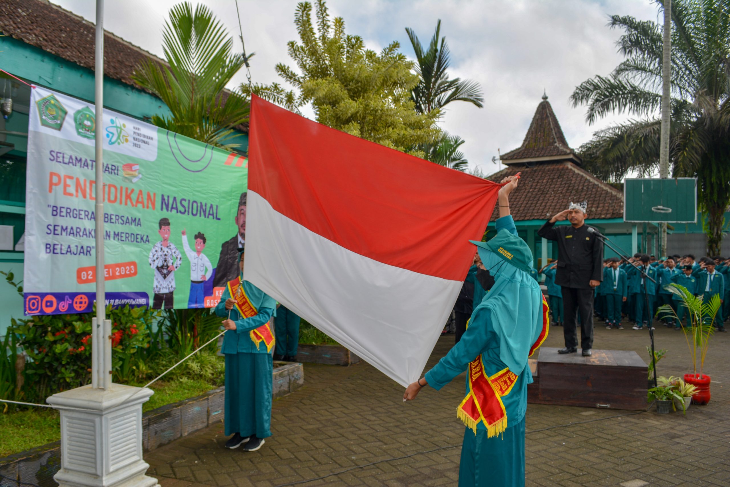 Peringati Hari Pendidikan Nasional MTsN 11 Banyuwangi Gelar Upacara