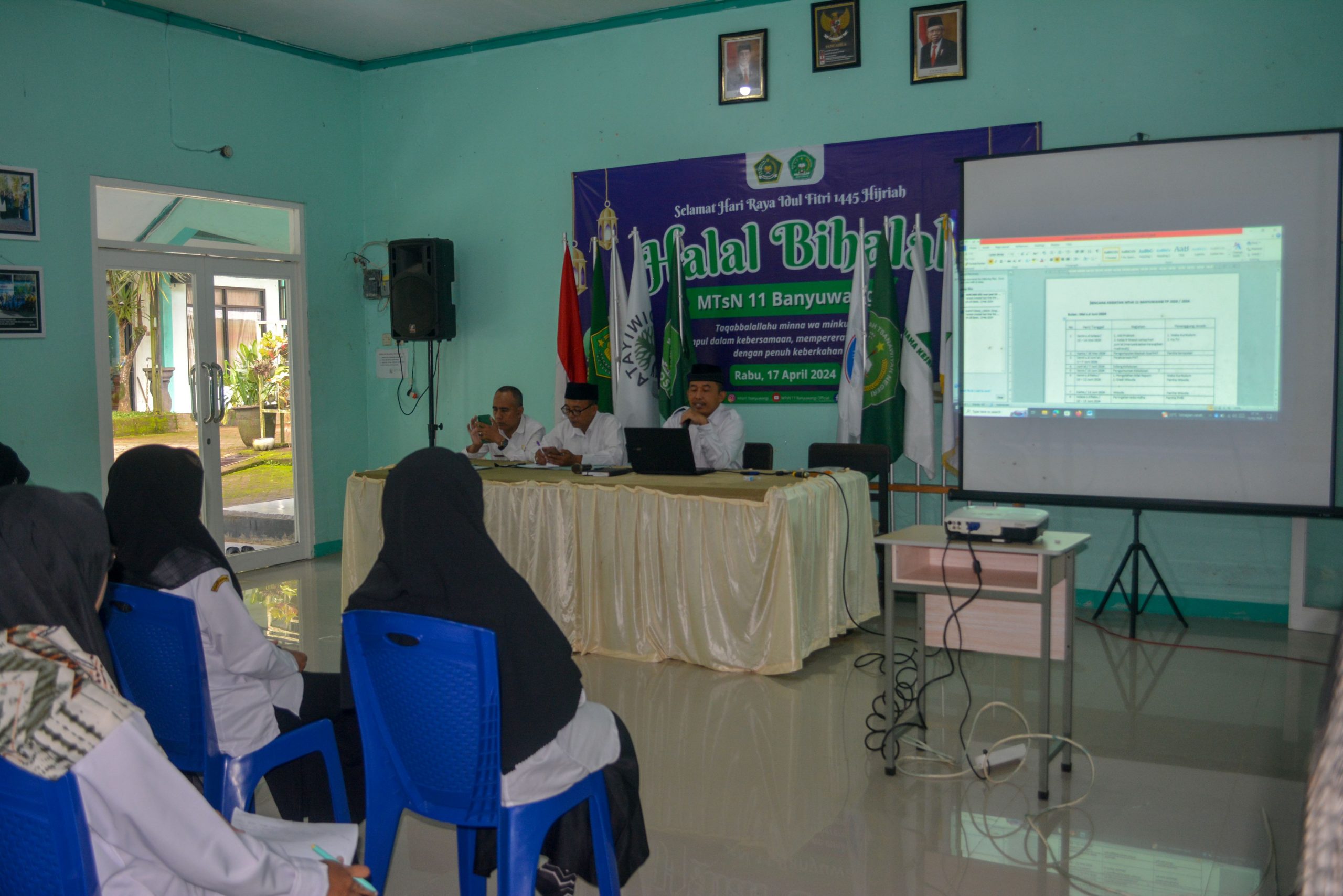 Tingkatkan Kinerja Madrasah, MTsN 11 Banyuwangi Gelar Rapat Dinas